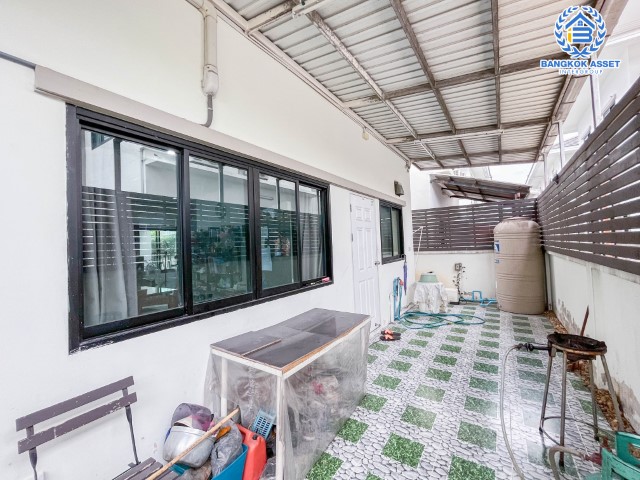 *****บ้านแฝดมือสองย่านนนทบุรี ม.เปี่ยมสุข ติวานนท์-ปากเกร็ด #หลังมุม เนื้อที่มากถึง 45.2 ตร.ว. ฟังก์ชัน 3 ห้องนอน 3 ห้องน้ำ 2 ที่จอดรถ มาพร้อมของแถมเพียบ! บนทำเลเดินทางสะดวก ใกล้รถไฟฟ้าสายสีชมพู "สถานีแจ้งวัฒนะ-ปากเกร็ด 28", โรบินสัน ศรีสมาน และทางด่วน "แจ้งวัฒนะ"